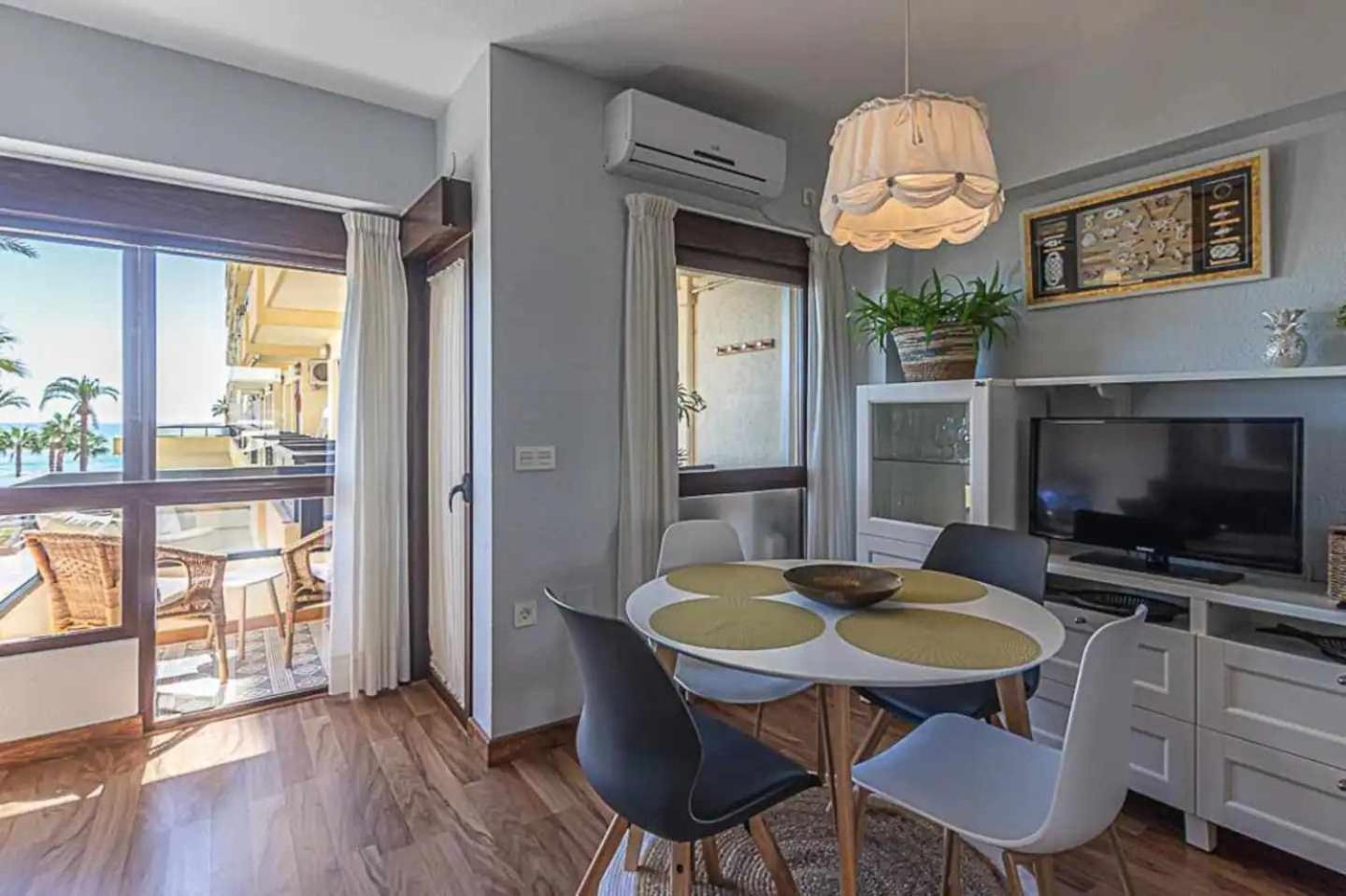 Encantador Apartamento En Primera Linea De Playa Benalmádena Zewnętrze zdjęcie